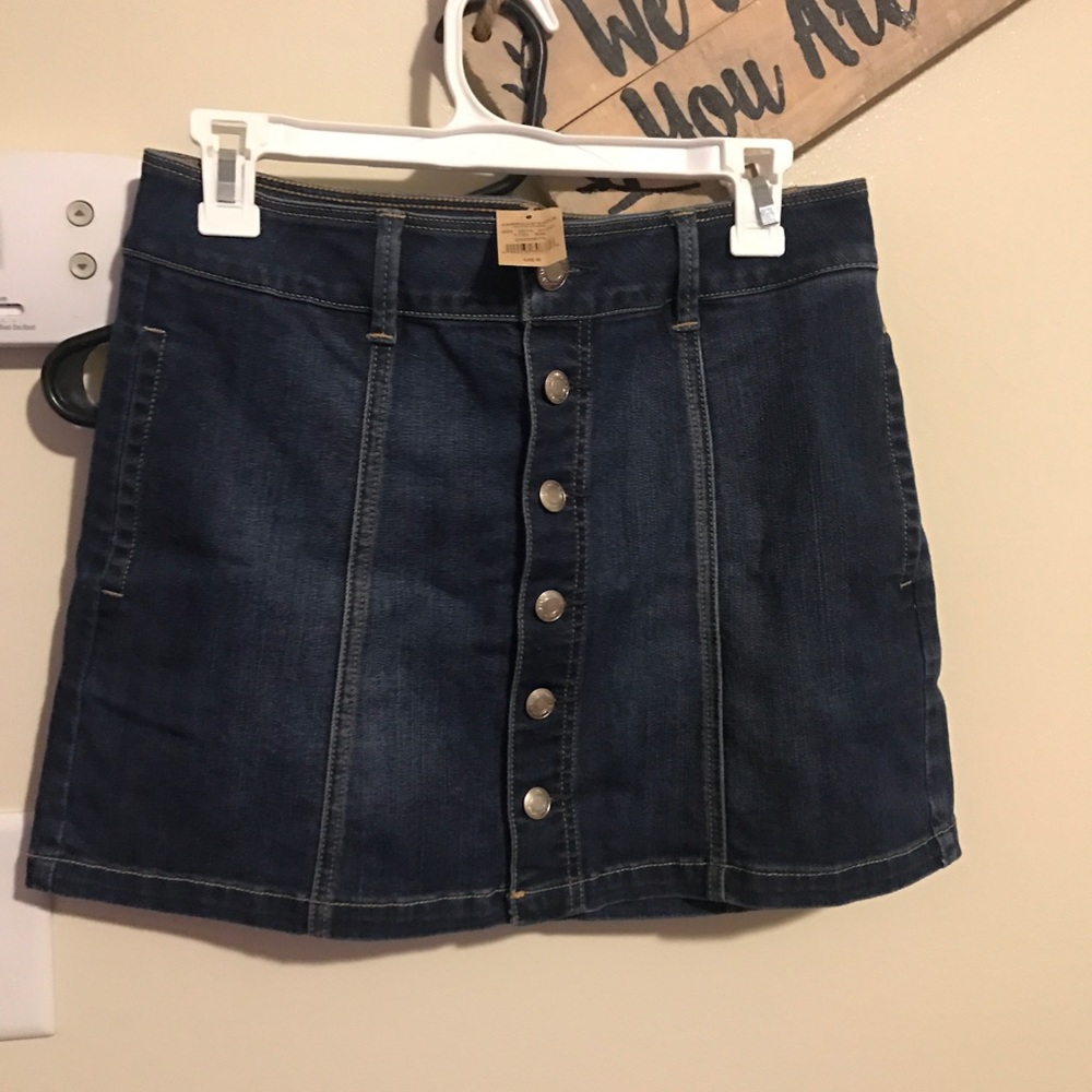 Denim skirt-- never worn